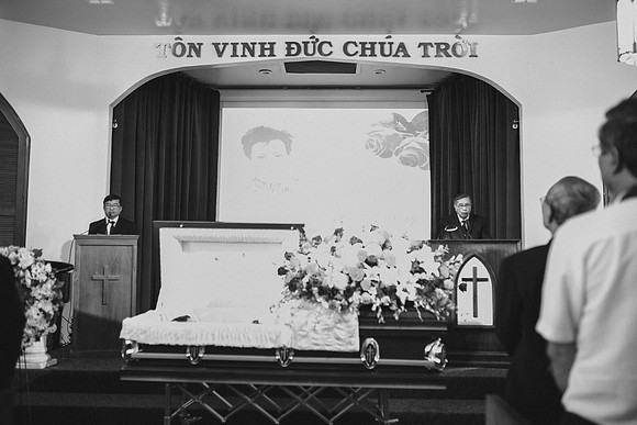 TL's Mom Funeral - B&W-2