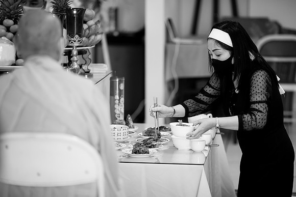 Hien's Mom Funeral-B&W (362)