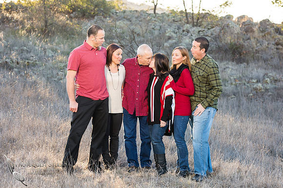Christmas-Family-Photo-in-Murrieta-by-Wedding-Photographer-in-Temecula-(31)