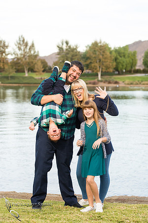 Family-Photo-at-Heritage-Lake-by-Menifee,-Temecula,-Murrieta-Wedding-Photographer,-Shayna-7