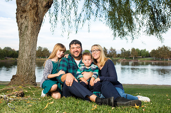 Family-Photo-at-Heritage-Lake-by-Menifee,-Temecula,-Murrieta-Wedding-Photographer,-Shayna-16