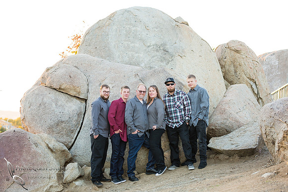 Family-Photo-in-Southern-California-by-Temecula-Wedding-Photographer,-Photoquest-Studio-4