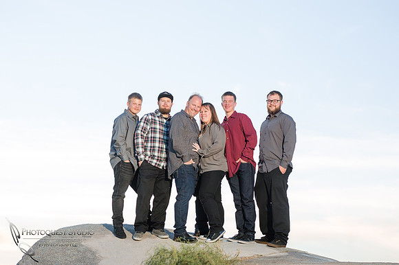 Family-Photo-in-Southern-California-by-Temecula-Wedding-Photographer,-Photoquest-Studio-7