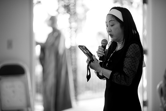 Hien's Mom Funeral-B&W (382)