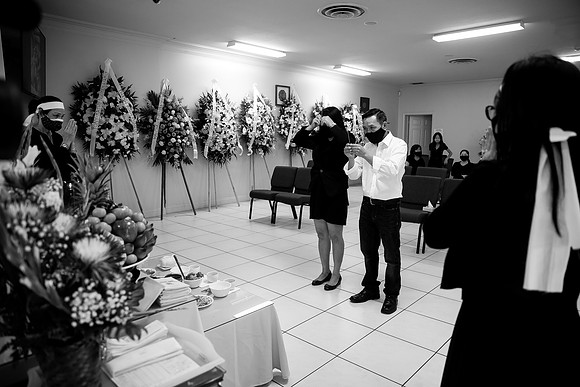 Hien's Mom Funeral-B&W (248)