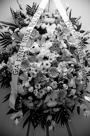 Hien's Mom Funeral-B&W (124)