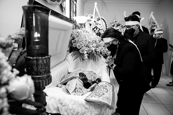 Hien's Mom Funeral-B&W (417)
