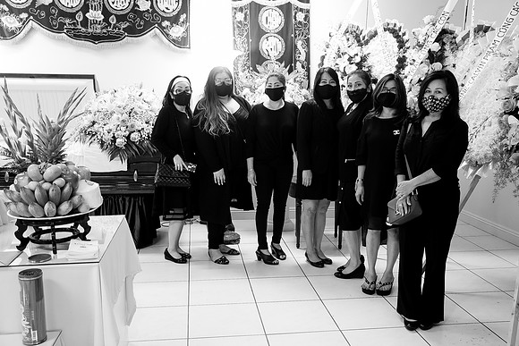 Hien's Mom Funeral-B&W (297)