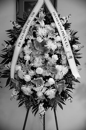 Hien's Mom Funeral-B&W (105)