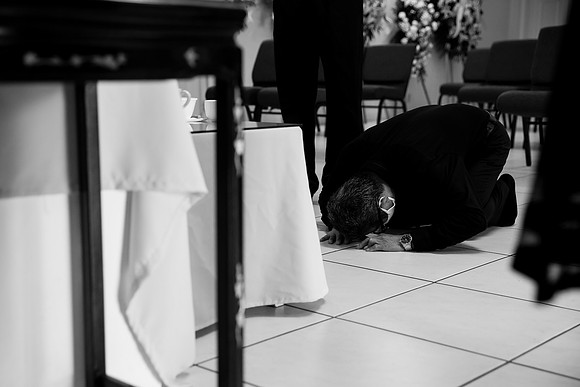 Hien's Mom Funeral-B&W (151)