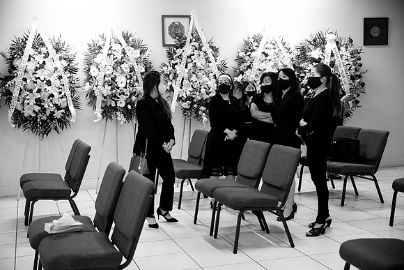 Hien's Mom Funeral-B&W (255)