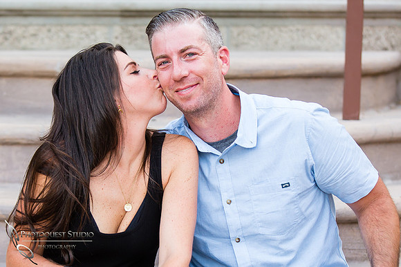 Kissing him after the Surprise-Proposal