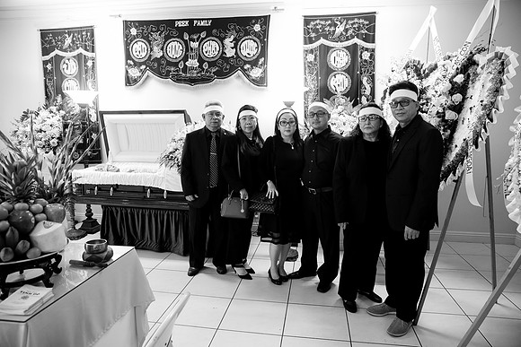 Hien's Mom Funeral-B&W (139)