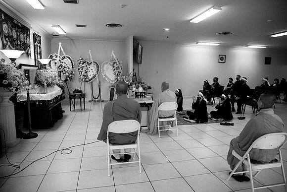 Hien's Mom Funeral-B&W (353)