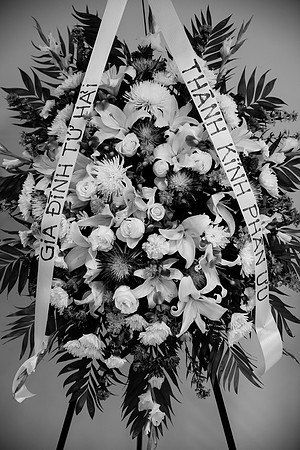 Hien's Mom Funeral-B&W (106)