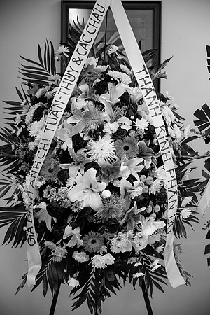 Hien's Mom Funeral-B&W (108)
