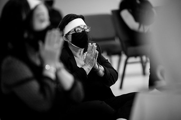 Hien's Mom Funeral-B&W (381)