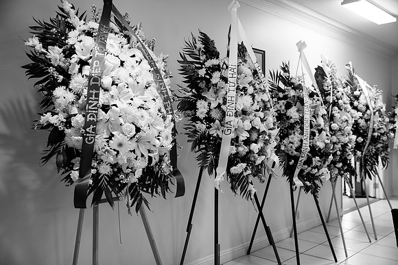 Hien's Mom Funeral-B&W (14)