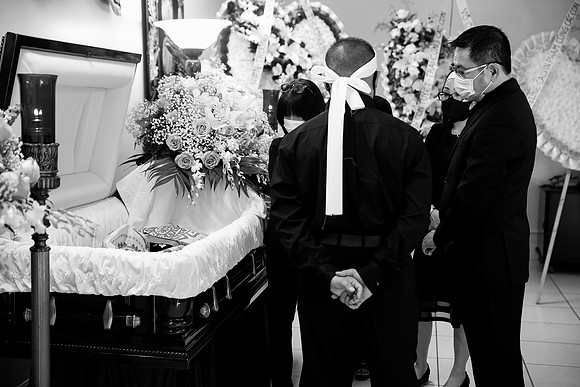 Hien's Mom Funeral-B&W (244)