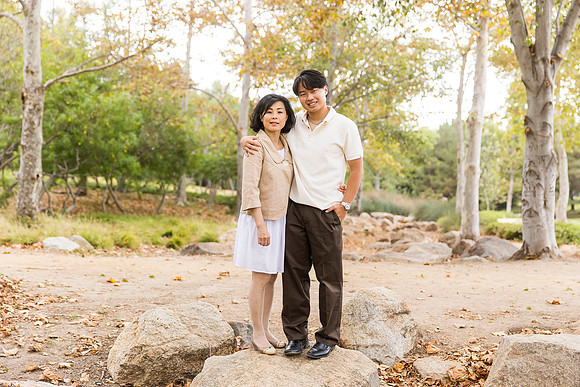 outdoor family photo in irvine by orange county wedding photographer tram bill (8)