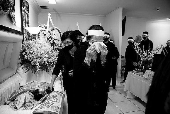 Hien's Mom Funeral-B&W (411)