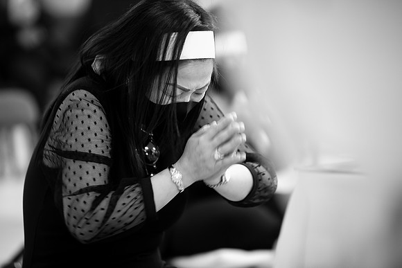 Hien's Mom Funeral-B&W (378)