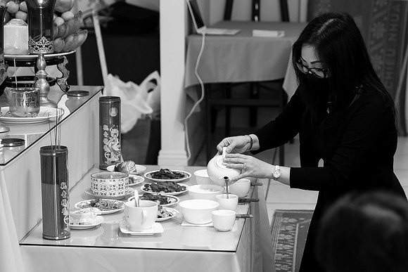 Hien's Mom Funeral-B&W (49)