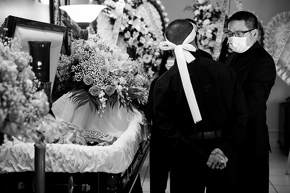 Hien's Mom Funeral-B&W (242)