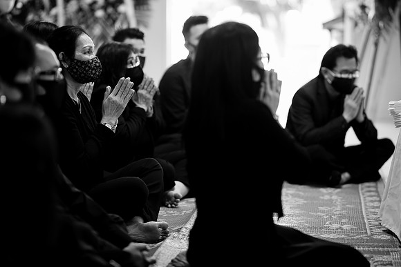 Hien's Mom Funeral-B&W (59)