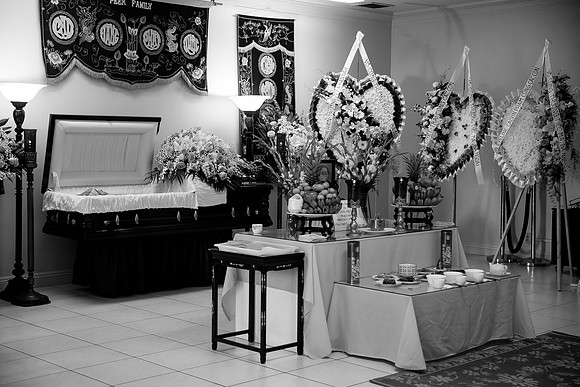 Hien's Mom Funeral-B&W (339)