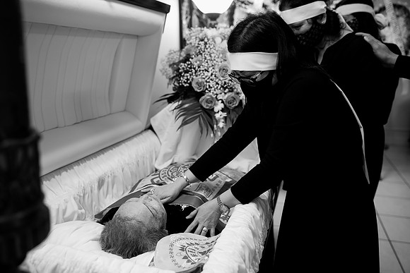 Hien's Mom Funeral-B&W (84)