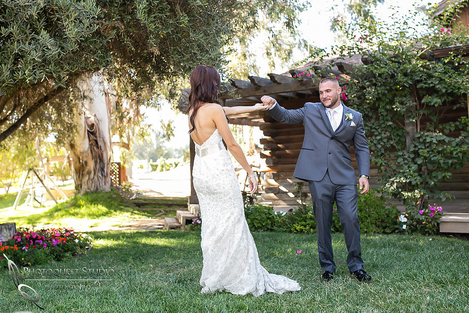 first-look-wedding-photo-at-lake-oak-meadows-by-wedding-photographer-in-temecula,-Photoquest-studio-(26)