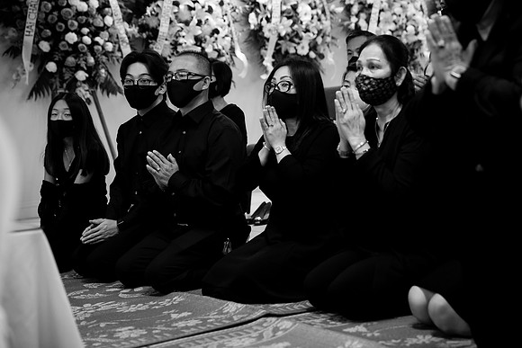 Hien's Mom Funeral-B&W (43)