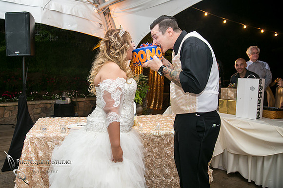 Biting Bronco cake by Fallbrook, Temecula Wedding Photographer