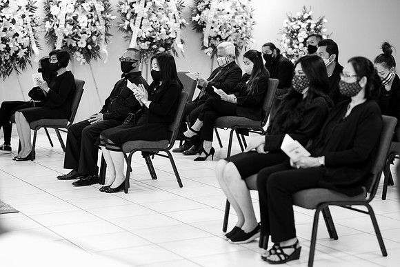 Hien's Mom Funeral-B&W (33)