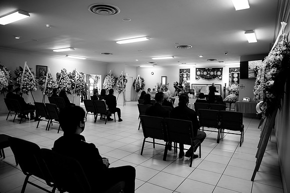 Hien's Mom Funeral-B&W (27)