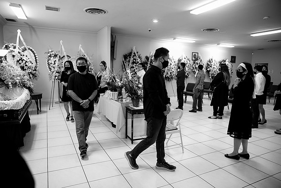 Hien's Mom Funeral-B&W (307)