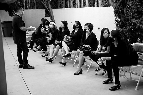 Hien's Mom Funeral-B&W (278)
