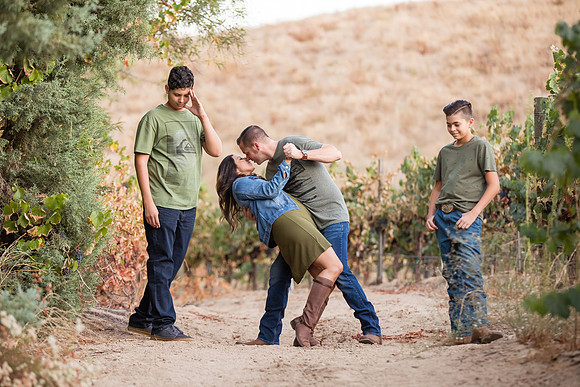 Family-Photo-at-Temecula-Winery-by-Wedding-Photographer,-Photoquest-Studio-Photography-175