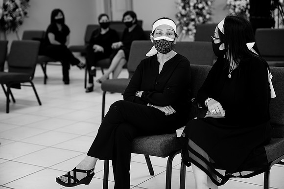 Hien's Mom Funeral-B&W (246)