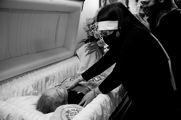 Hien's Mom Funeral-B&W (81)