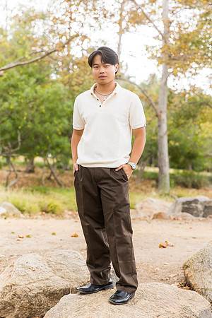 outdoor family photo in irvine by orange county wedding photographer tram bill (3)