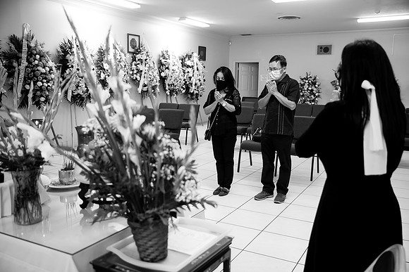Hien's Mom Funeral-B&W (281)