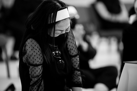 Hien's Mom Funeral-B&W (374)