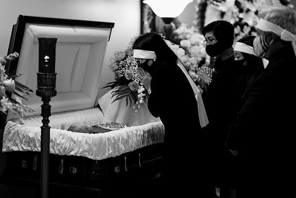 Hien's Mom Funeral-B&W (71)