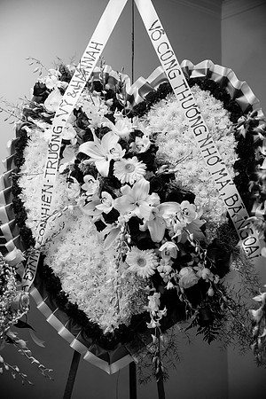 Hien's Mom Funeral-B&W (116)