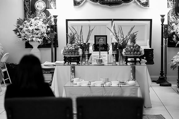 Hien's Mom Funeral-B&W (32)