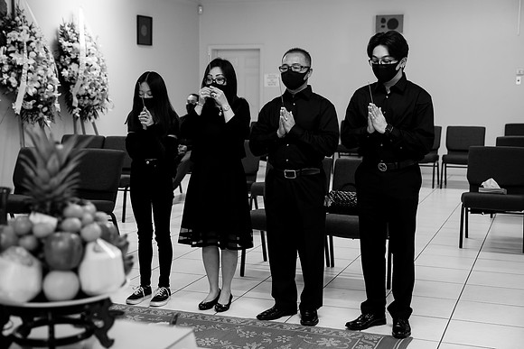 Hien's Mom Funeral-B&W (18)