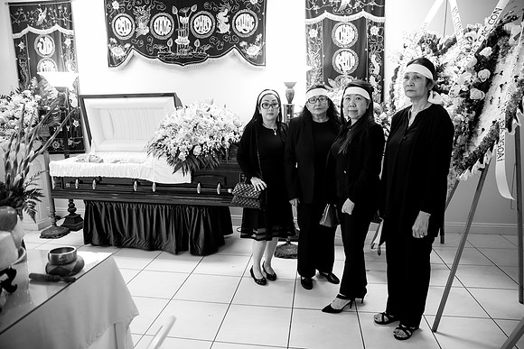 Hien's Mom Funeral-B&W (136)