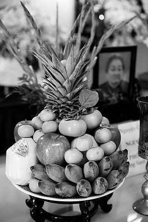 Hien's Mom Funeral-B&W (141)